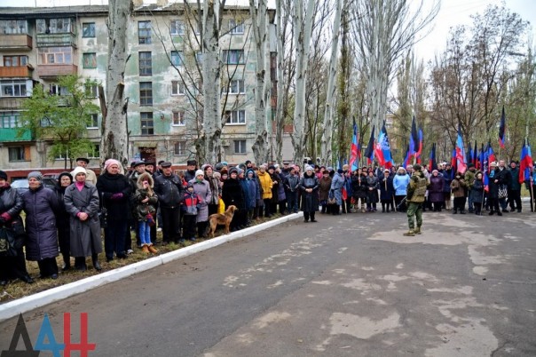 Александр Захарченко проверил готовность нового жилья для семей Дебальцево и Горловки, утративших кров в боях 