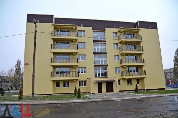 Александр Захарченко проверил готовность нового жилья для семей Дебальцево и Горловки, утративших кров в боях 