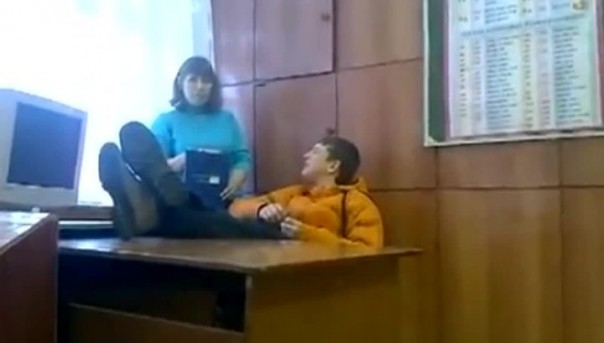 Драки, зверства и пытки: дети пытаются заработать на жестоком видео в Сети