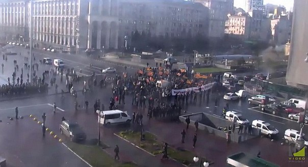 Украинская национальная забава "Панду геть!": Обманутые вкладчики банков перекрыли центральную улицу Киева