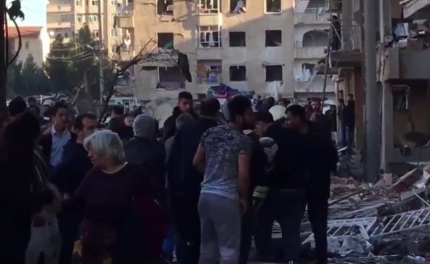 В турецком Диярбакыре прогремел мощный взрыв В турецком Диярбакыре прогремел мощный взрыв