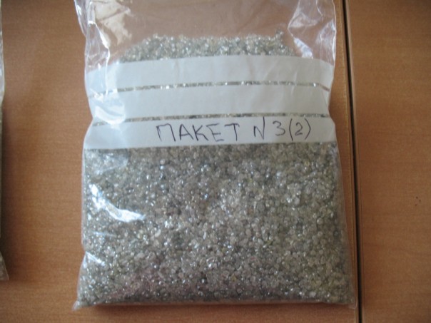 Россиянин пытался ввезти в Белоруссию более 9 кг алмазов под видом аквариумного гравия