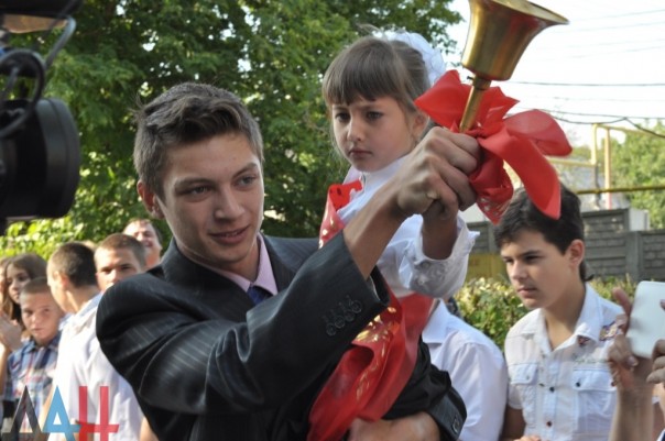 Жизнь в ДНР: Между миром и войной Жизнь в ДНР: Между миром и войной