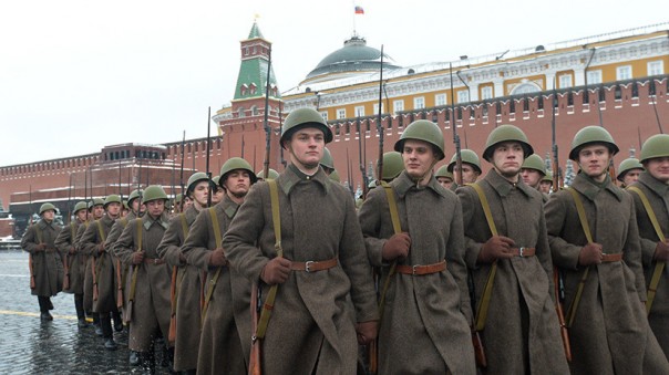 Марш в честь 75-й годовщины военного парада 1941 года