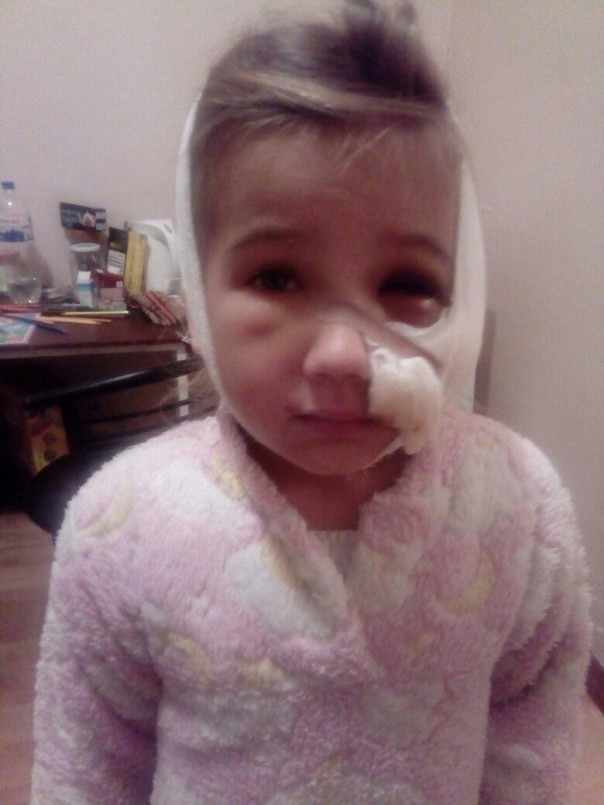 Ах эта маленькая сирийская девочка, которую регулярно спасают "Белые каски" Ах эта маленькая сирийская девочка, которую регулярно спасают "Белые каски"