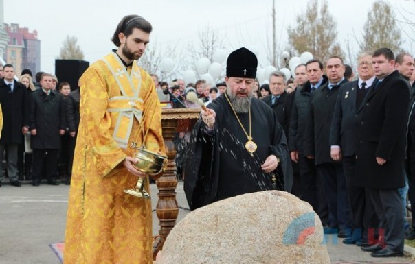 Глава ЛНР принял участие в установке в Луганске закладного камня памятника Александру Невскому Глава ЛНР принял участие в установке в Луганске закладного камня памятника Александру Невскому