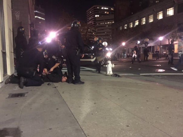 «Не мой президент»: в США тысячи людей протестуют против избрания Трампа