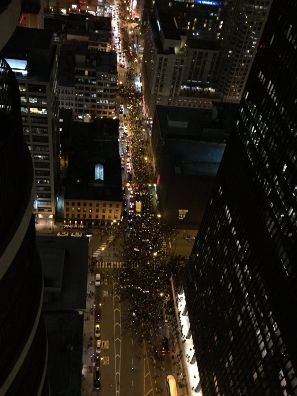 «Не мой президент»: в США тысячи людей протестуют против избрания Трампа