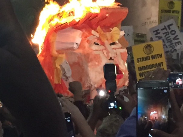 «Не мой президент»: в США тысячи людей протестуют против избрания Трампа