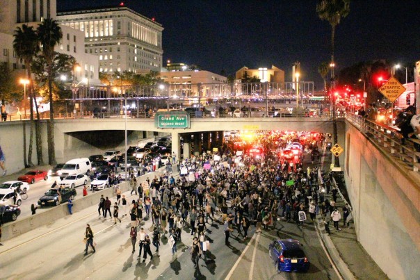 «Не мой президент»: в США тысячи людей протестуют против избрания Трампа