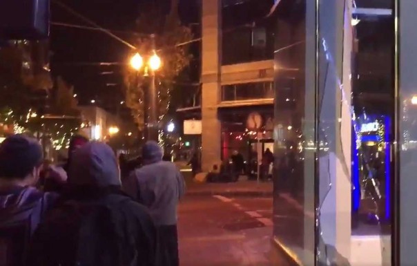 Америка "майданит": протесты против Трампа переросли в погромы Америка "майданит": протесты против Трампа переросли в погромы