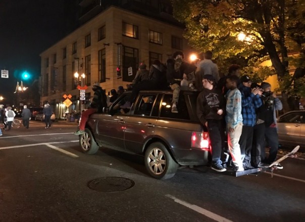 Америка "майданит": протесты против Трампа переросли в погромы Америка "майданит": протесты против Трампа переросли в погромы