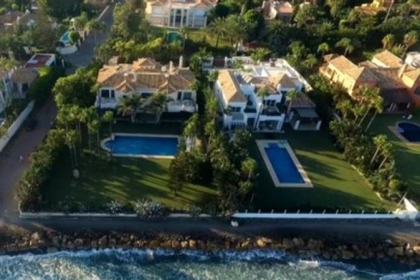 Самолетно-дачное раздевание Вальцмана. Незаметно, по-английски. Владимир Скачко