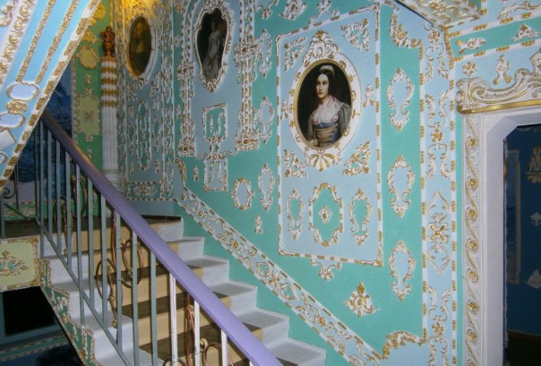 Киевлянин превратил свой подъезд во дворец 17-го века