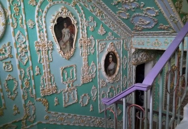 Киевлянин превратил свой подъезд во дворец 17-го века