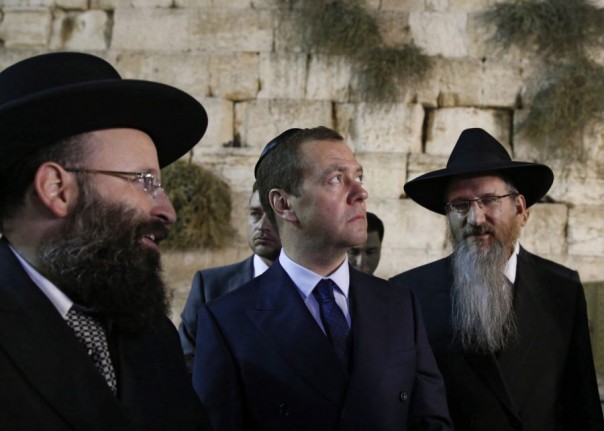 Подарок по-еврейски: Медведеву в Израиле подарили беспилотник без пульта управления