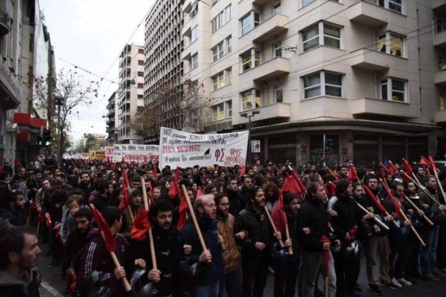 Горячий приём: Обаму в Греции встретили массовыми беспорядками и «коктейлями Молотова» Горячий приём: Обаму в Греции встретили массовыми беспорядками и «коктейлями Молотова»