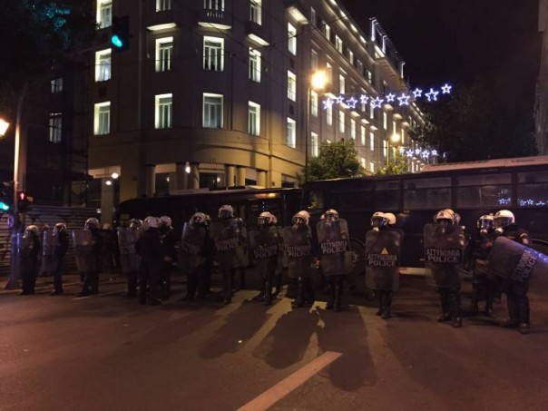 Горячий приём: Обаму в Греции встретили массовыми беспорядками и «коктейлями Молотова» Горячий приём: Обаму в Греции встретили массовыми беспорядками и «коктейлями Молотова»