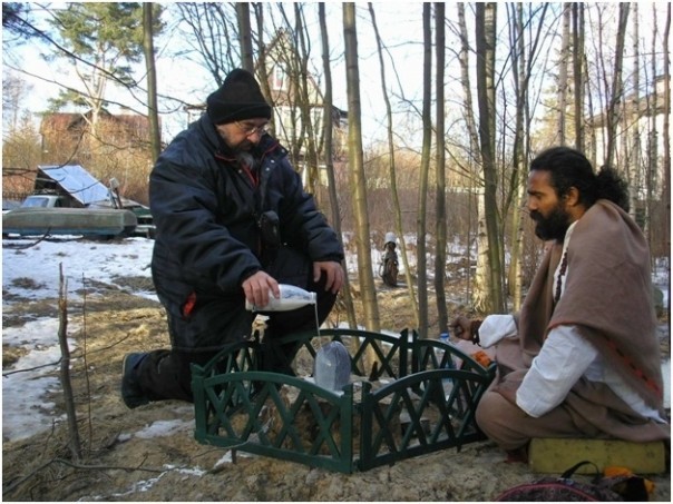 Ньюсмейкер Новой Газеты ловит фашистов, воюет с котами и высиживает каменное яйцо