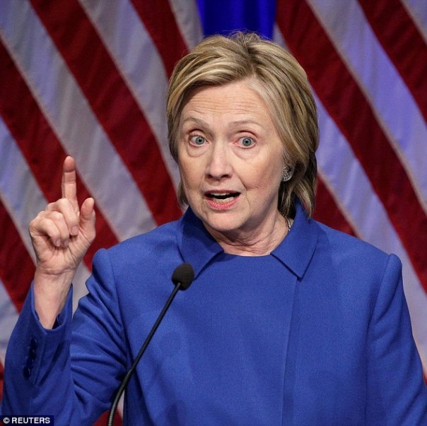 Фото внезапно постаревшей Хиллари Клинтон обсуждают в Сети 