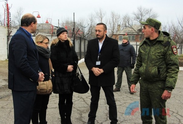 Сводка от НМ ЛНР 19 ноября 2016 года. Руководители ЛНР вручили награды артиллеристам Республики Сводка от НМ ЛНР 19 ноября 2016 года. Руководители ЛНР вручили награды артиллеристам Республики