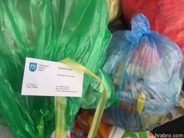 На одесской свалке нашли визитку Садового