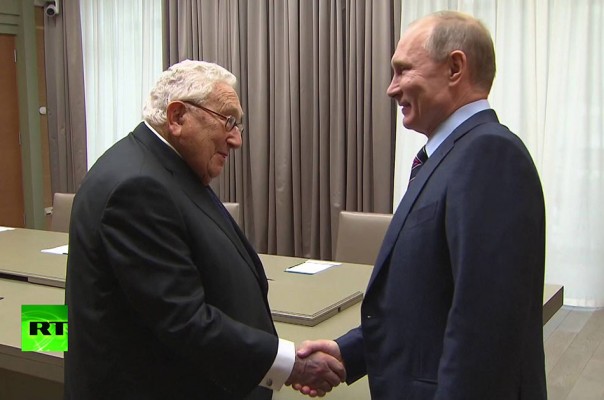 Путин встретился с Киссенджером, приехавшим в Россию на "Примаковские чтения"