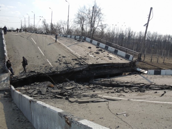 В Донбассе обстановка накаляется В Донбассе обстановка накаляется