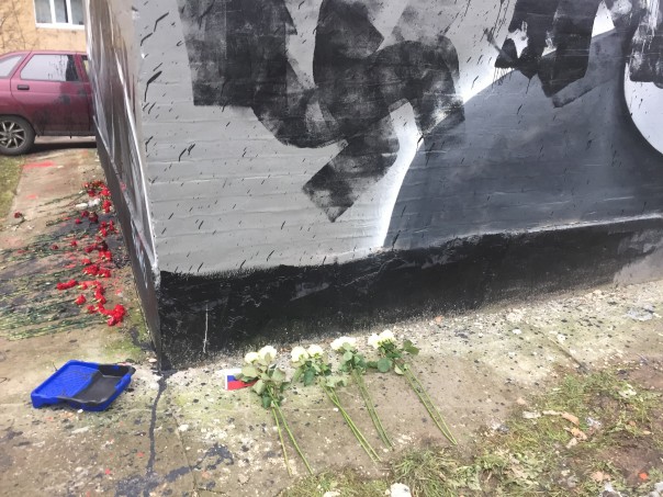 Укропствующие твари второй раз испортили граффити с Моторолой и граффити полицейскому Магомеду Нурбагандову Укропствующие твари второй раз испортили граффити с Моторолой и граффити полицейскому Магомеду Нурбагандову