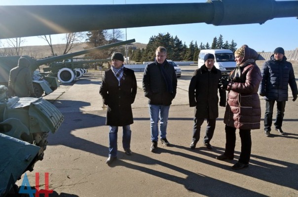 Сводка от МО ДНР 23 ноября 2016. Укрофашисты потеряли до пяти боевиков убитыми при попытке прорыва линии обороны ДНР на южном участке фронта Сводка от МО ДНР 23 ноября 2016. Укрофашисты потеряли до пяти боевиков убитыми при попытке прорыва линии обороны ДНР на южном участке фронта