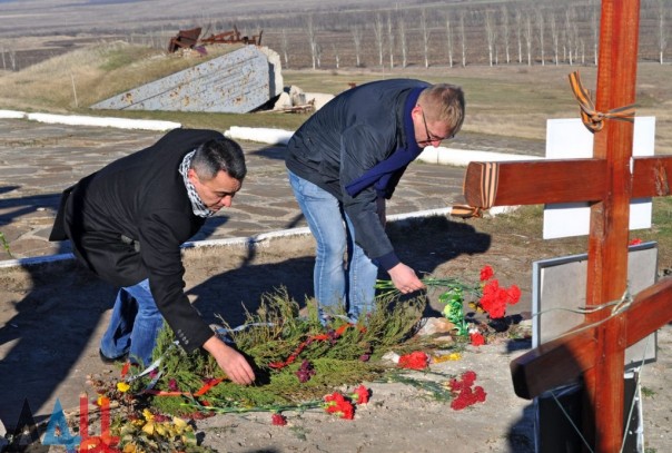 Сводка от МО ДНР 23 ноября 2016. Укрофашисты потеряли до пяти боевиков убитыми при попытке прорыва линии обороны ДНР на южном участке фронта Сводка от МО ДНР 23 ноября 2016. Укрофашисты потеряли до пяти боевиков убитыми при попытке прорыва линии обороны ДНР на южном участке фронта