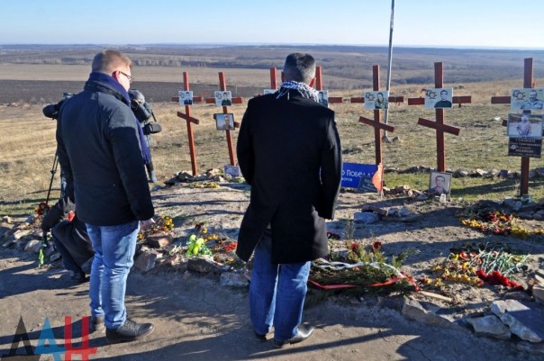 Сводка от МО ДНР 23 ноября 2016. Укрофашисты потеряли до пяти боевиков убитыми при попытке прорыва линии обороны ДНР на южном участке фронта Сводка от МО ДНР 23 ноября 2016. Укрофашисты потеряли до пяти боевиков убитыми при попытке прорыва линии обороны ДНР на южном участке фронта