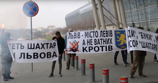 Новости спорта единой крайины: Во Львове прошел пикет «Геть «Шахтар» зі Львова!»