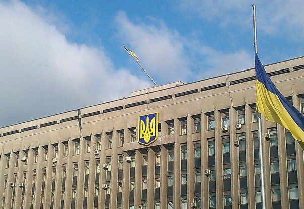 Знамение: над Запорожской администрацией падают украинские флаги