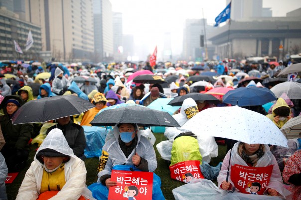 Протесты в Сеуле: более 1 млн человек требуют отставки президента Южной Кореи Протесты в Сеуле: более 1 млн человек требуют отставки президента Южной Кореи