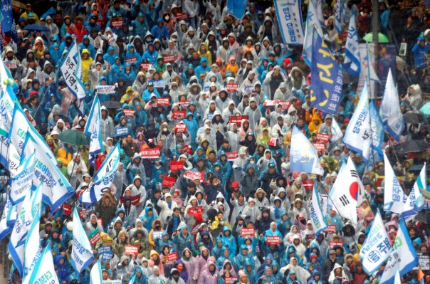 Протесты в Сеуле: более 1 млн человек требуют отставки президента Южной Кореи Протесты в Сеуле: более 1 млн человек требуют отставки президента Южной Кореи