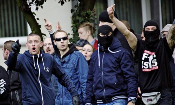 Хохлы, вон из Европы! Украинских нацистов избили в Италии