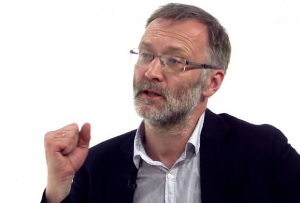 С попкорном в руках, выражая глубокую озабоченность, с удовольствием наблюдаем за любым развитием ситуации в Америке.