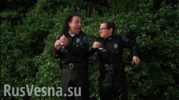 «Упоротая патрульная» из Днепропетровска взрывает Сеть 18+