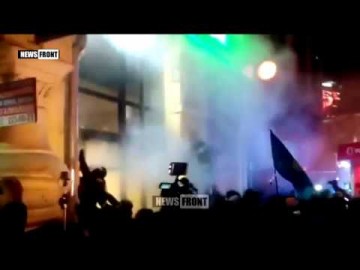 В Киеве радикалы разгромили офис Медведчука и отделение «Сбербанка»