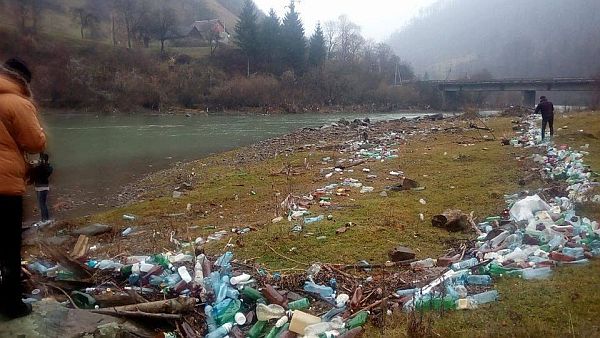 Как убирают мусор в Севастополе и во Львове... наглядненько