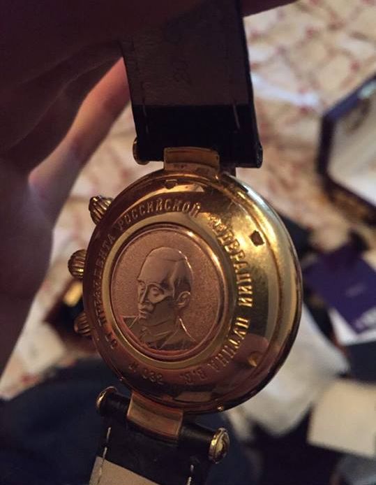 Убойный компромат: у задержанного экс-директора Киевэнергохолдинга обнаружили именные часы от Путина 