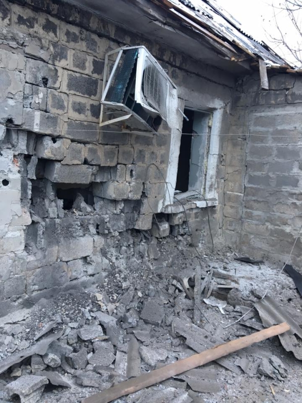 Военная сводка: ночной артиллерийский обстрел Донецка, повреждено как минимум 13 домов Военная сводка: ночной артиллерийский обстрел Донецка, повреждено как минимум 13 домов