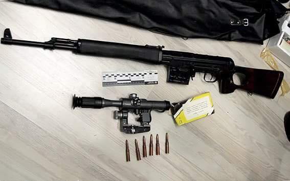 В Киеве нашли квартиру-схрон Азарова с оружием, картинами и книгами. Во время обыска у Азарова украли картину Репина В Киеве нашли квартиру-схрон Азарова с оружием, картинами и книгами. Во время обыска у Азарова украли картину Репина