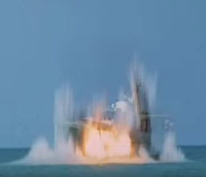 Боевые дельфины Путина напали на яхту Вальцмана в Крыму.