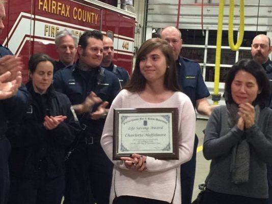 Обыкновенный супергерой: хрупкая девушка-подросток в критической ситуации подняла горящий пикап Обыкновенный супергерой: хрупкая девушка-подросток в критической ситуации подняла горящий пикап