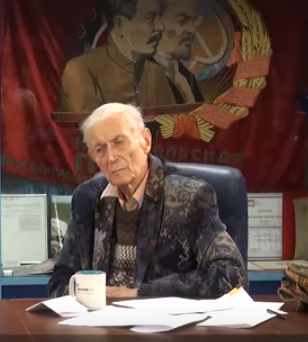 Евгений Евтушенко: «Прощай, наш красный флаг... С Кремля ты сполз не так»