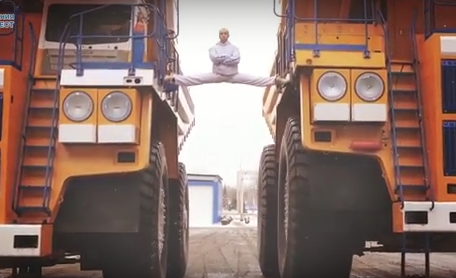 Белорусский каскадер повторил знаменитый трюк Ван Дамма