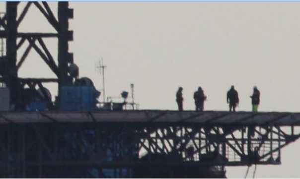 Российский боевой корабль отогнал делегацию с Украины от вышек Черноморнефтегаза