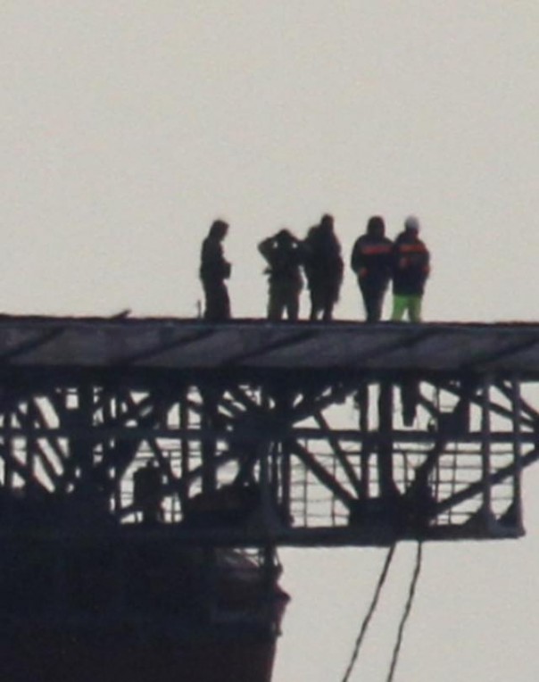 Российский боевой корабль отогнал делегацию с Украины от вышек Черноморнефтегаза